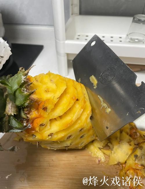 教你如何轻松削菠萝——详细技巧视频教程
